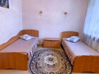 Отель Отель Ингул / Hotel Ingul Николаев Двухместный номер с 2 отдельными кроватями и общей ванной комнатой-2